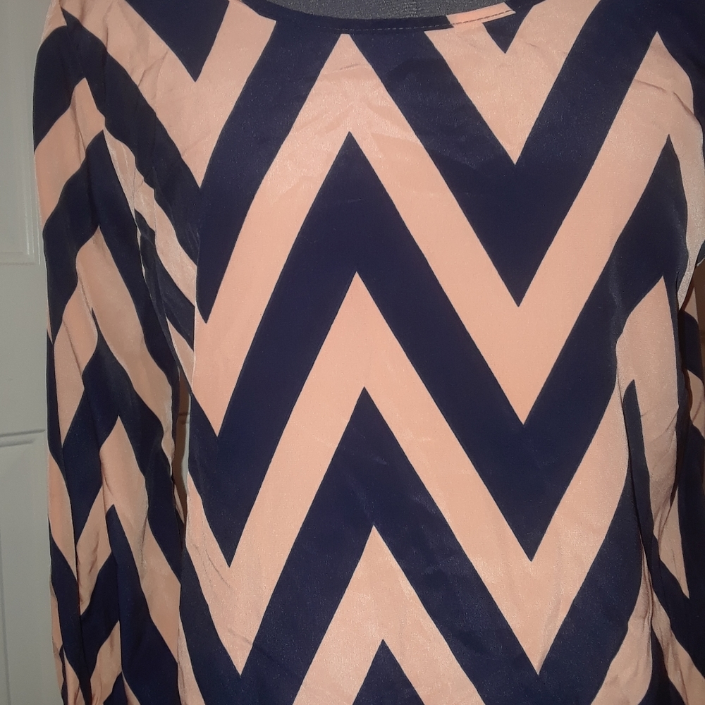 Moa Moa Blue & Peach‎ Chevron Bow Flowy Top - Picture 7 of 9
